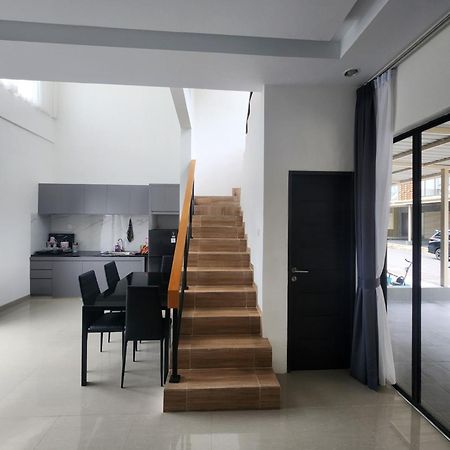 The Icon Central Batam 3 Bedroom Home Villa With Private Pool Bagian luar foto